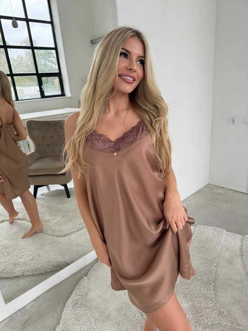 Women's nightgown: BROWN & BROWN 2