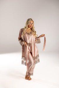 Naktsveļas komplekts:   PINK & PEONY robe with long pajama