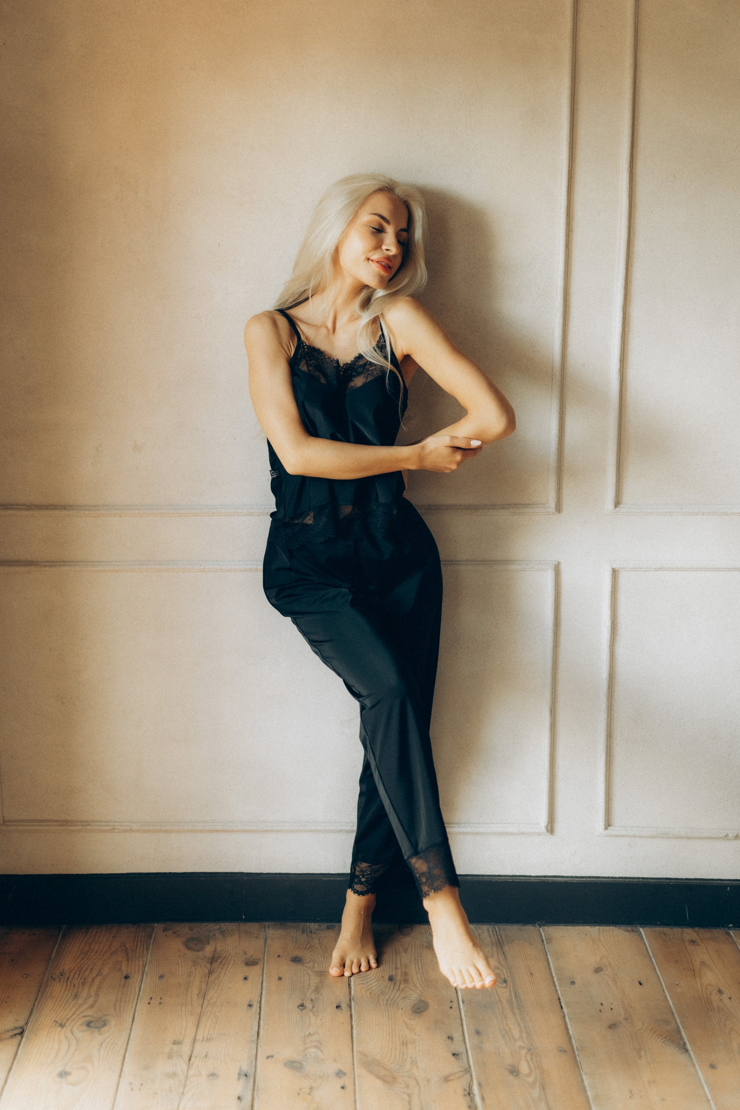 Sieviešu garās pidžamas komplekts: BLACK & BLACK Lace-viscose